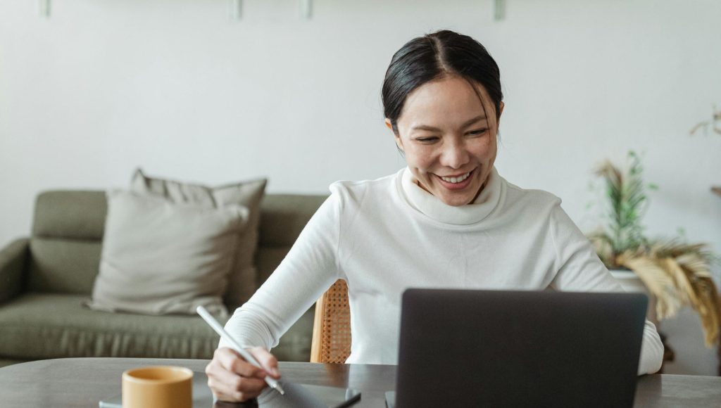 recruiting remote workers-min